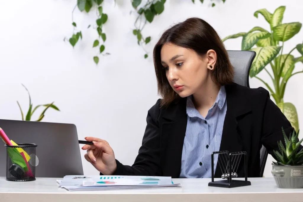 How do women investors Navigate Risk in Mutual Funds image